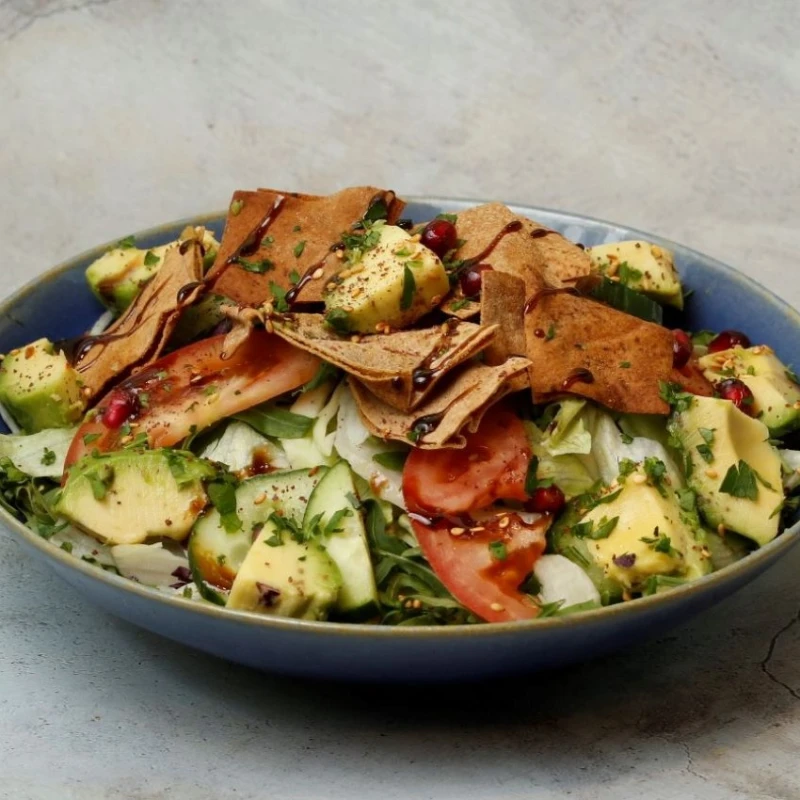 Avo-Fattoush Salat-Bowl
