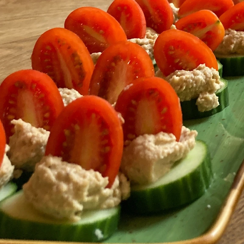 Gurke-Hummus Bites