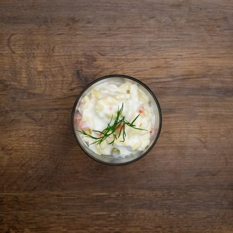 Hausgemachter Kartoffelsalat mit Mayo im Gläschen