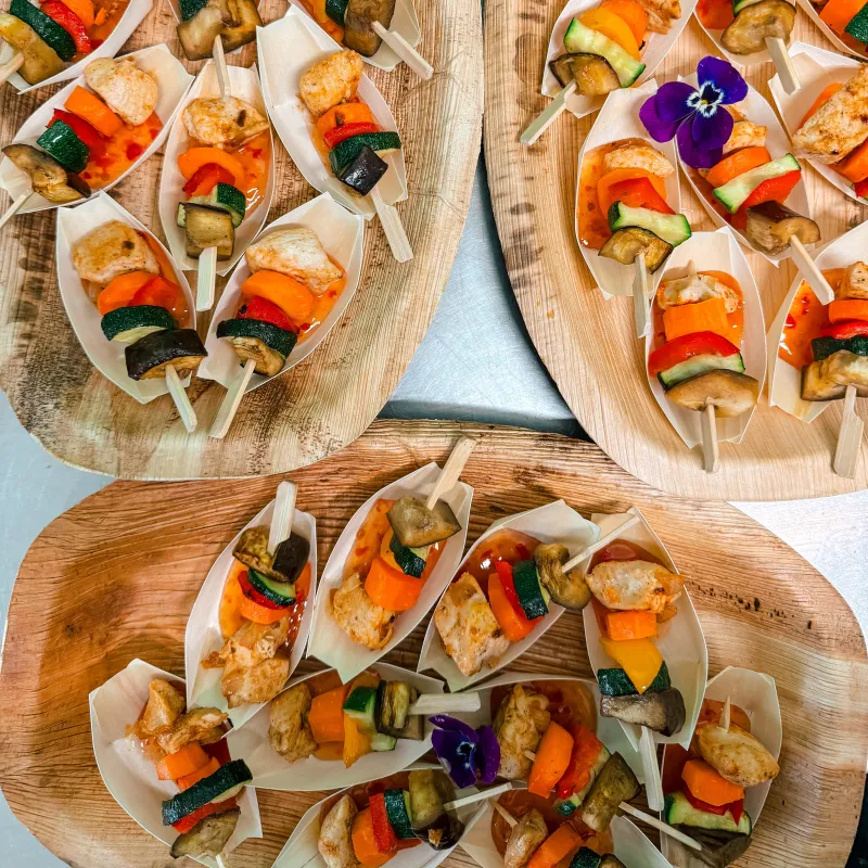 Halloumi-Pesto-Spieß mit Aubergine, Champignon, Tomate